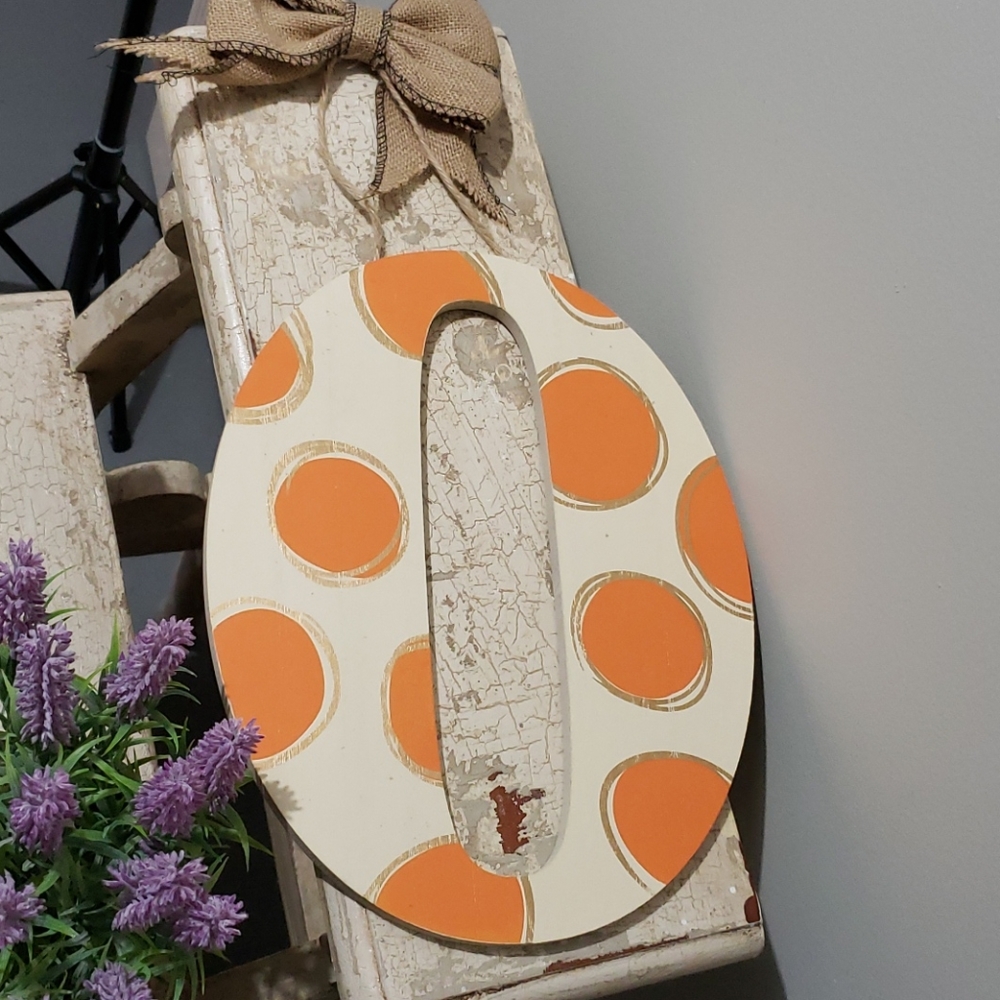 Polka dot O wall hanging decor